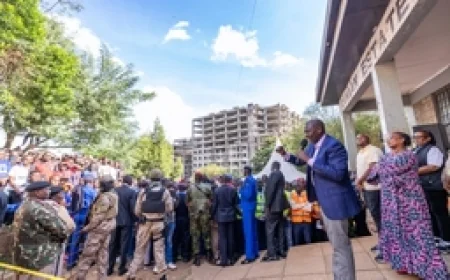 Kibra woman grips Ruto’s hand after push from bodyguard