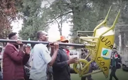 Kericho residents reinstal UDA wheelbarrow brought down during protest