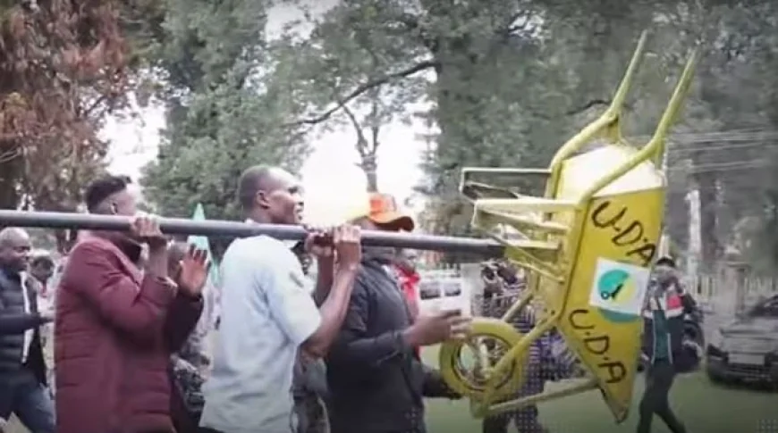 Kericho residents reinstal UDA wheelbarrow brought down during protest
