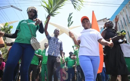 Honouring Raila Odinga: Mombasa residents hold peaceful procession