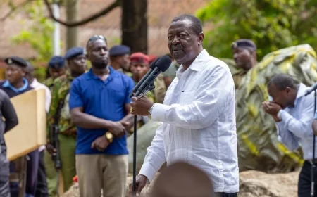 Mudavadi leads Western leaders in paying tribute to Raila in Bondo