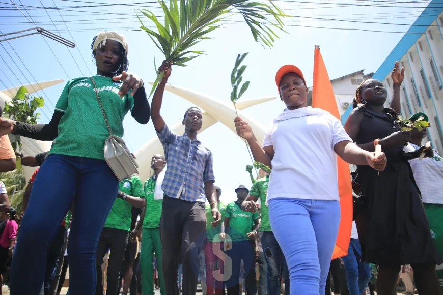 Honouring Raila Odinga: Mombasa residents hold peaceful procession