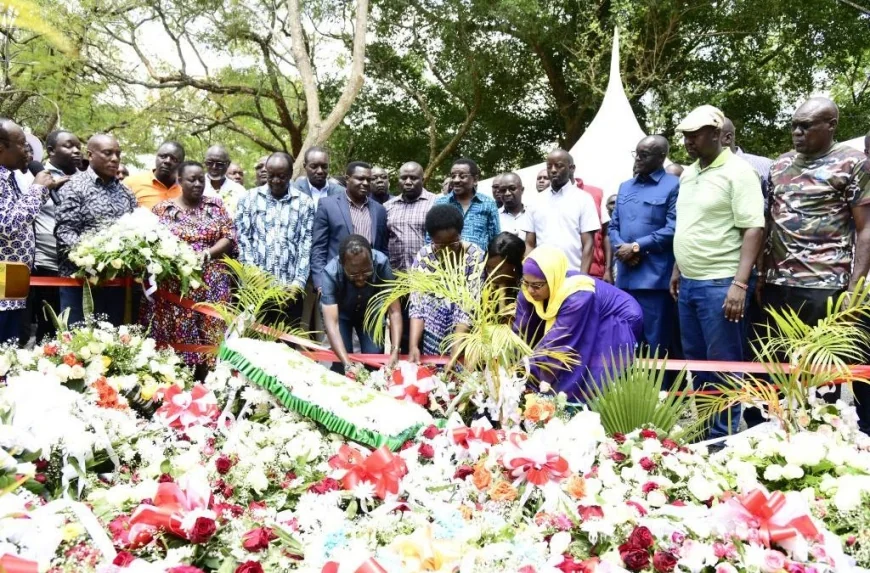 Orengo lauds governors after visit to Raila Odinga’s home, grave site