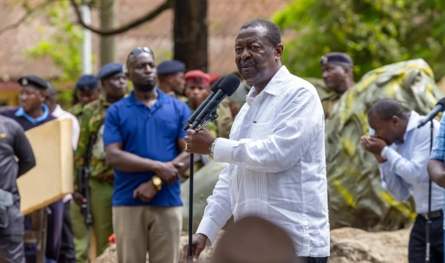 Mudavadi leads Western leaders in paying tribute to Raila in Bondo