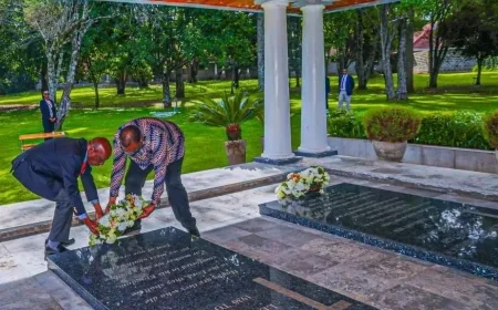 Uhuru lays wreath at Moi, Mama Lena’s graveside in Kabarak