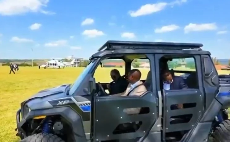 Ruto gives president Mohamud a ride in Polaris XPEDITION XP 1000