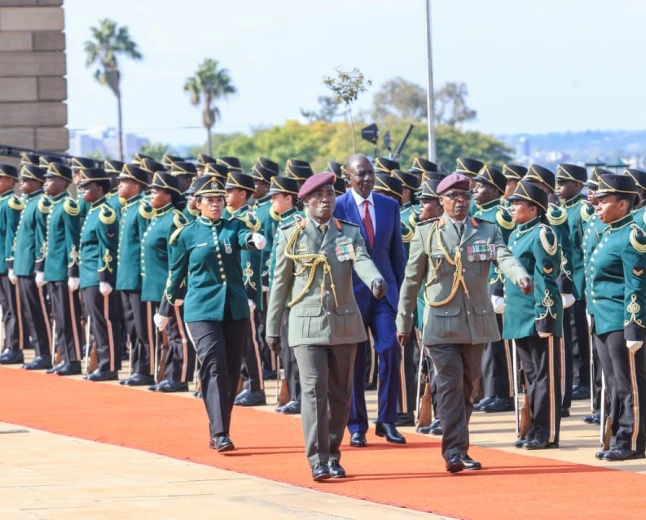 Ruto gets 21-gun salute as he begins South Africa State visit